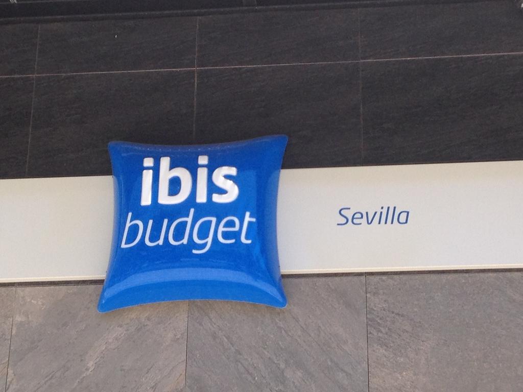 Ibis Budget Sevilla Aeropuerto Exterior foto